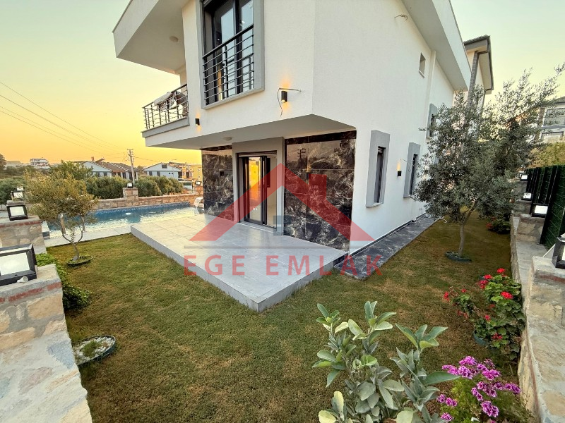 Didim Hisar Mahallesinde Köşe Parsel Villa