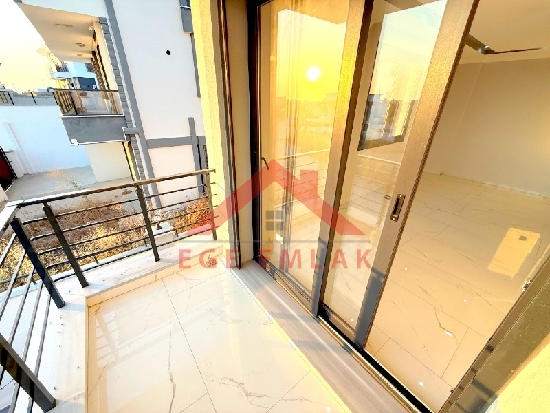 Didim Hisar Mahallesinde Köşe Parsel Villa