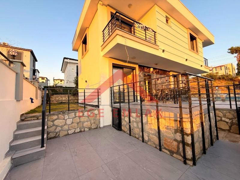 Didim Hisar Mahallesinde Köşe Parsel Villa
