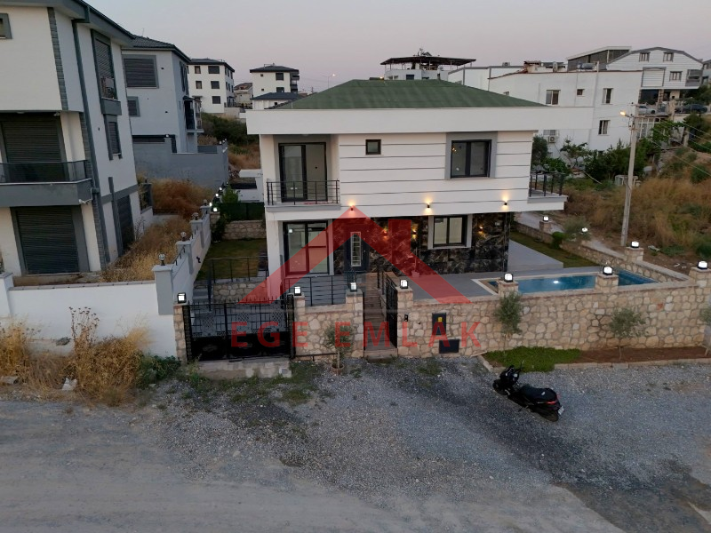 Didim Hisar Mahallesinde Köşe Parsel Villa