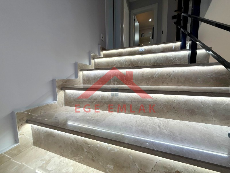 Didim Hisar Mahallesinde Köşe Parsel Villa