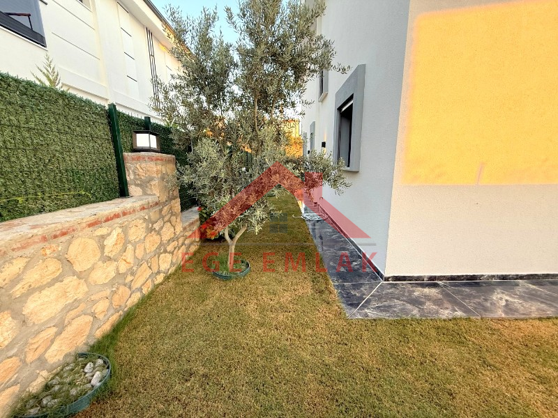 Didim Hisar Mahallesinde Köşe Parsel Villa