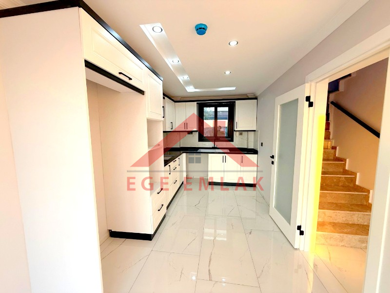 Didim Hisar Mahallesinde Köşe Parsel Villa