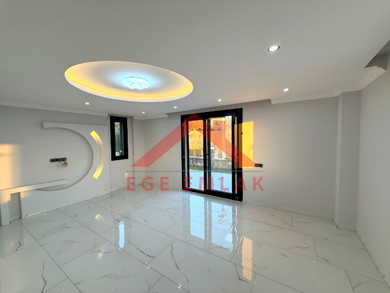 Didim Hisar Mahallesinde Köşe Parsel Villa