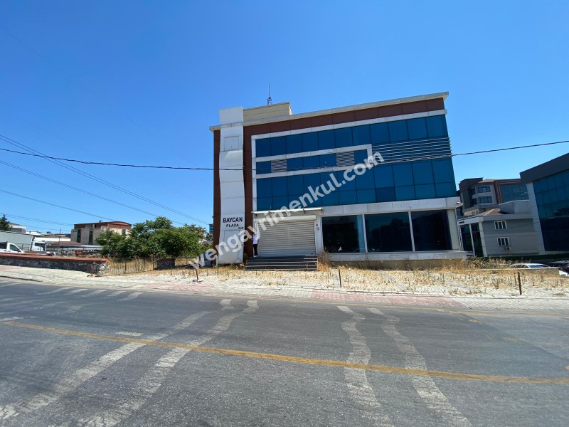 ŞERIFALI YAN YOLA YAKIN KÖŞE PARSEL PLAZA + 450 m2 ARSA 