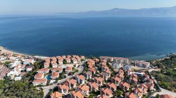 EMLAK HABERCİSİ 'NDEN MUDANYA GÜZELYALI'DA SİTEİÇİ, KAT MÜLKİYETLİ, DENİZ MANZARALI, SATILIK 5+1 VİLLA