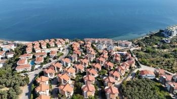 EMLAK HABERCİSİ 'NDEN MUDANYA GÜZELYALI'DA SİTEİÇİ, KAT MÜLKİYETLİ, DENİZ MANZARALI, SATILIK 5+1 VİLLA
