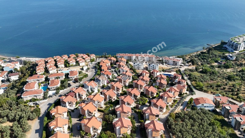 EMLAK HABERCİSİ 'NDEN MUDANYA GÜZELYALI'DA SİTEİÇİ, KAT MÜLKİYETLİ, DENİZ MANZARALI, SATILIK 5+1 VİLLA
