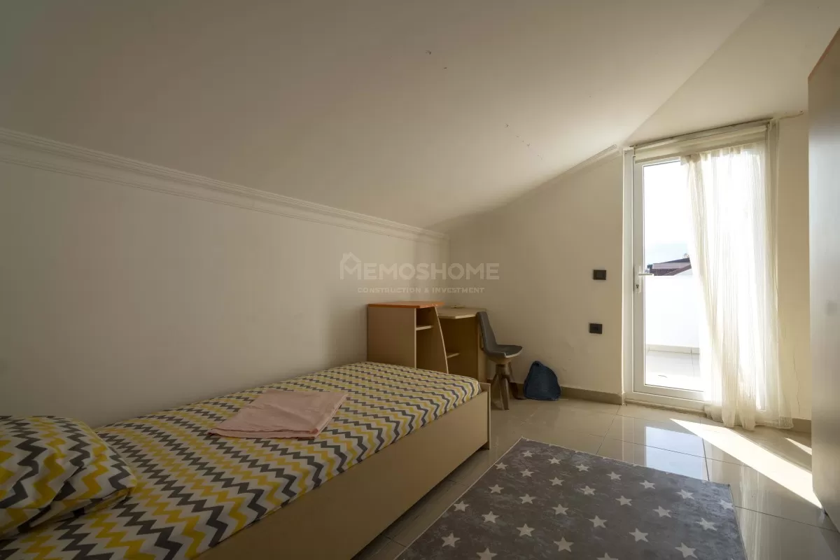 Møblert 4+1-dupleks i Oba