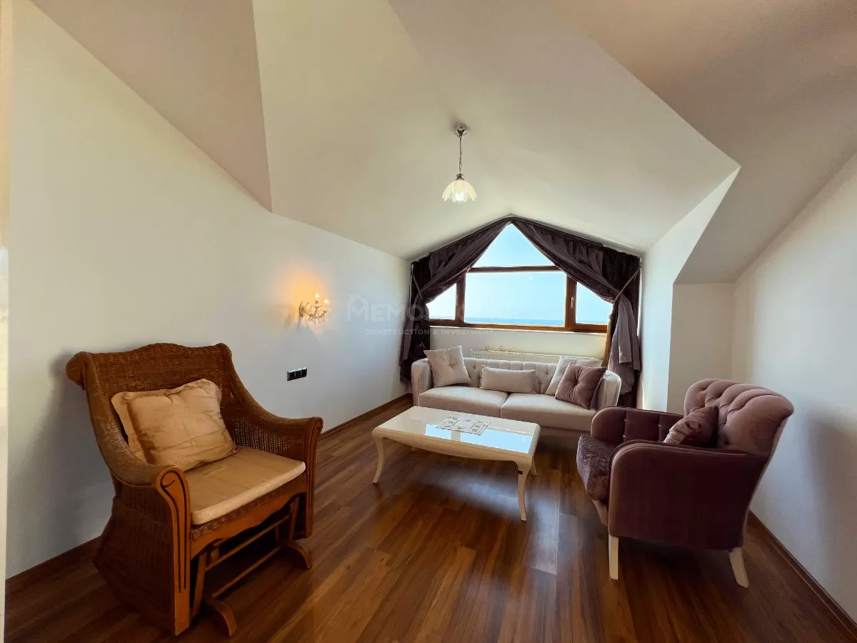 Seafront Luxury Apartment in Oba