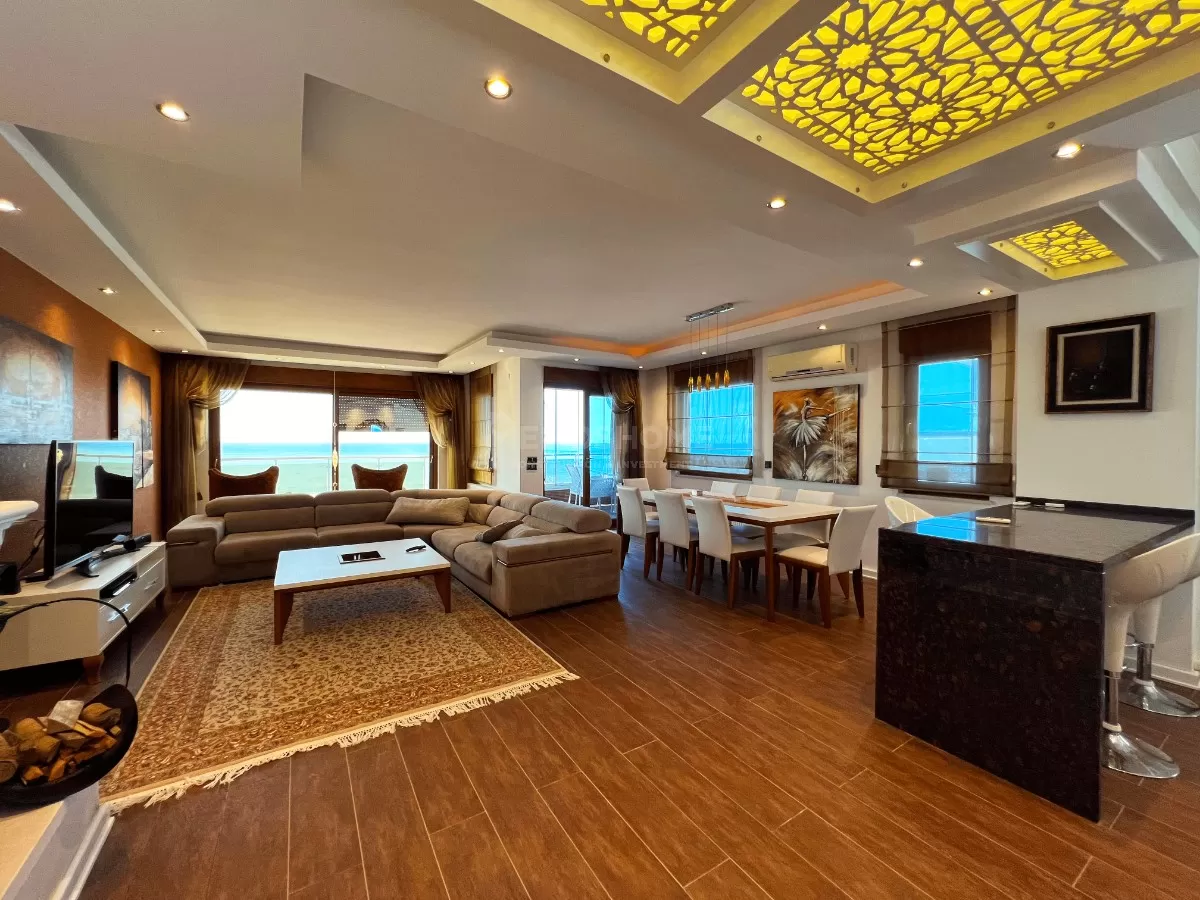 Seafront Luxury Apartment in Oba