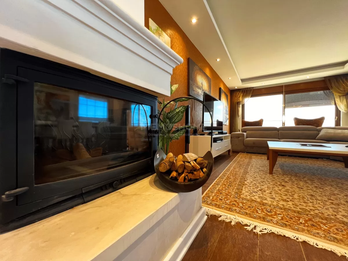 Seafront Luxury Apartment in Oba