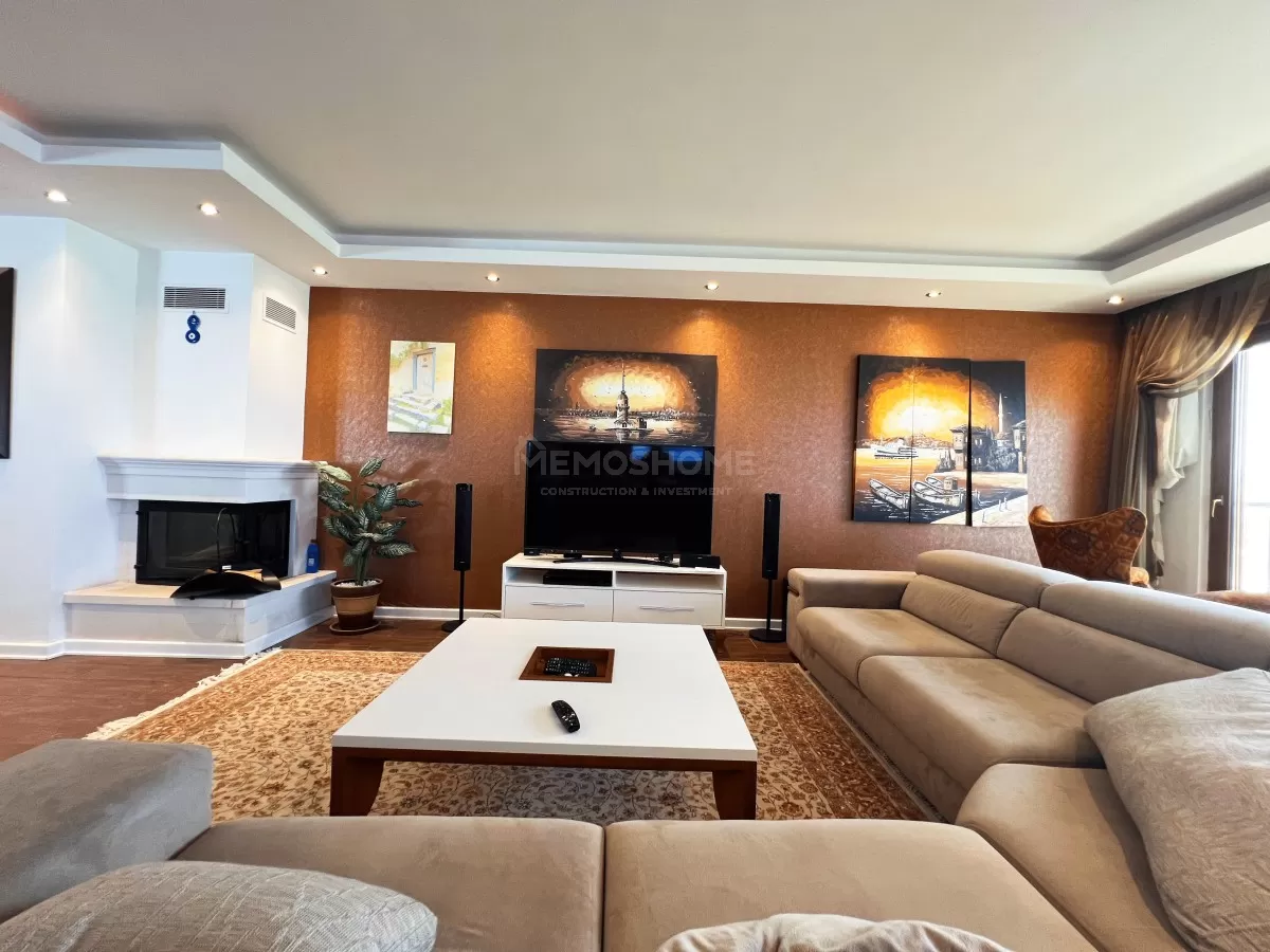 Seafront Luxury Apartment in Oba