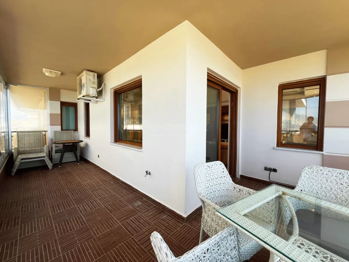 Seafront Luxury Apartment in Oba