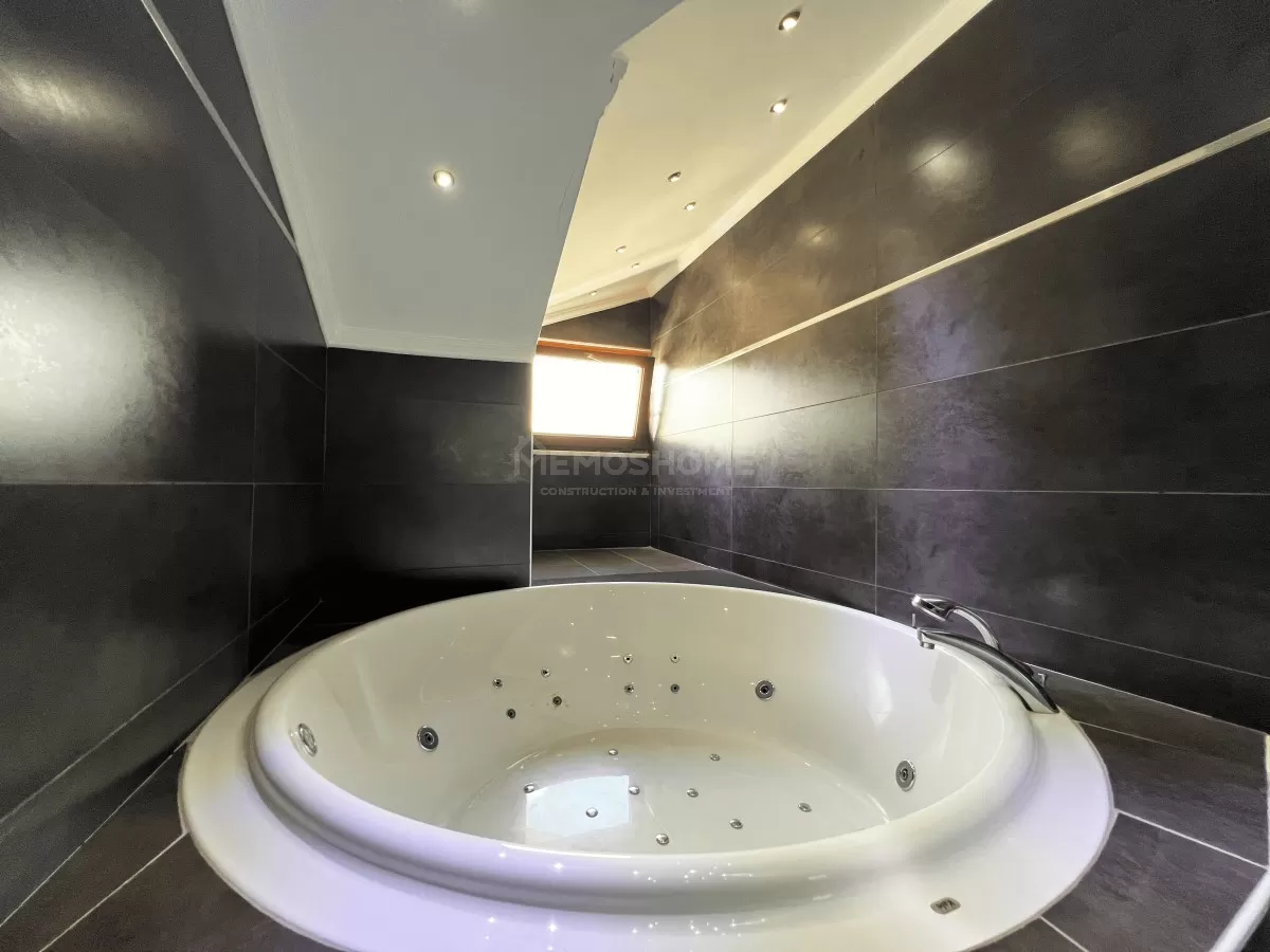 Seafront Luxury Apartment in Oba