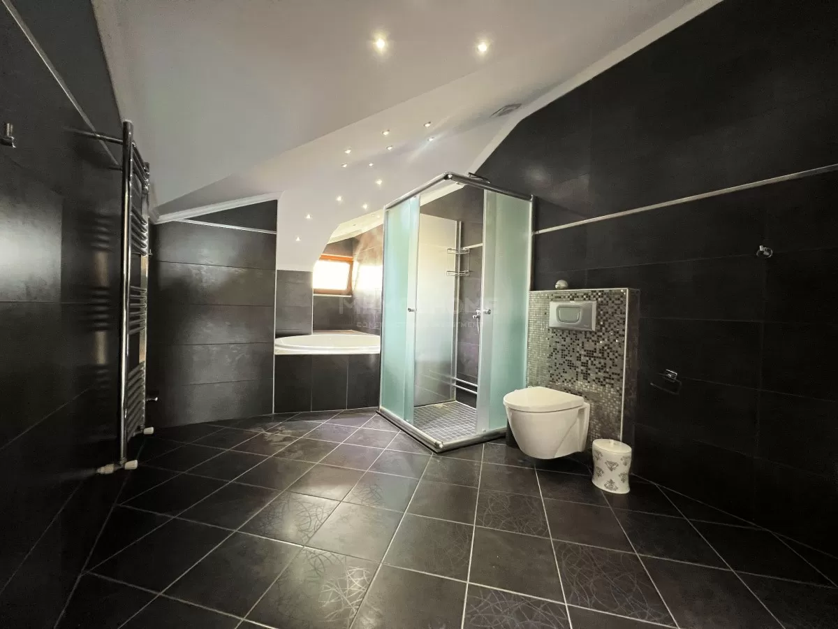 Seafront Luxury Apartment in Oba