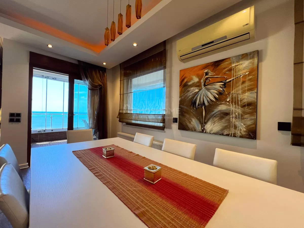 Seafront Luxury Apartment in Oba