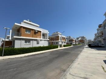 İskele Longbeach’te Denize Yürüme Mesafesinde, Ful Eşyalı, 50 Ay Vade ile  Taşınmaya Hazır 1+1 Daireler Seni Bekliyor