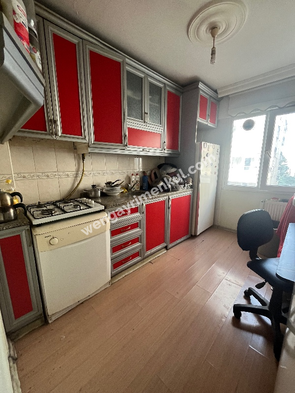 Küçükparkta geniş 3+1 otoparklı 