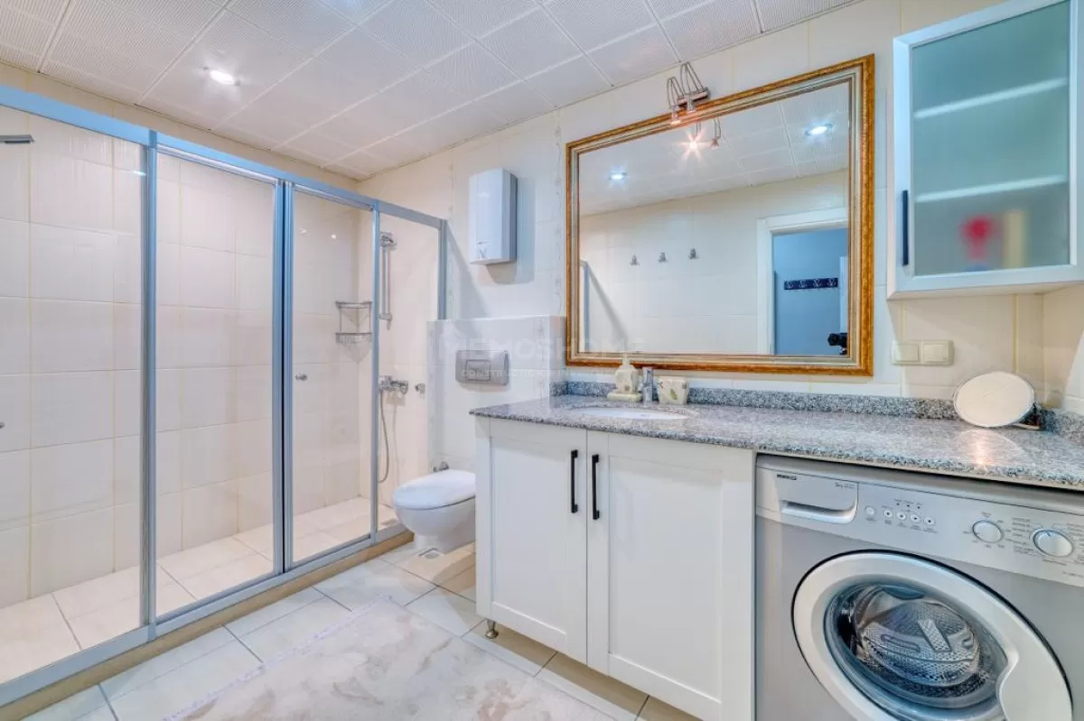 Меблированная квартира у бассейна в Оба