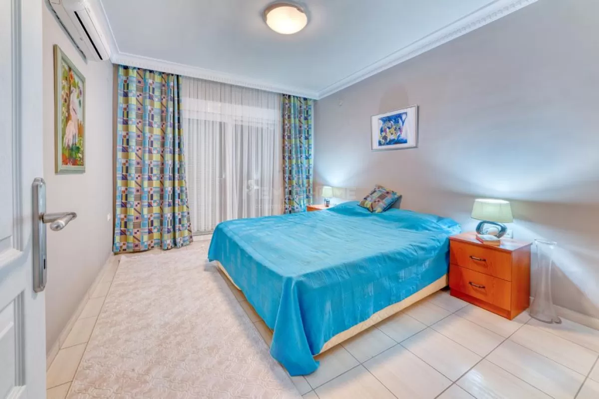 Меблированная квартира у бассейна в Оба