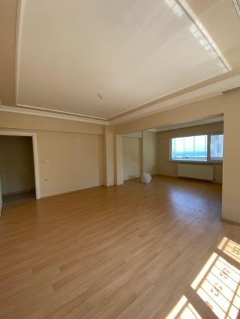 EMLAK HABERCİSİ 'NDEN MUDANYA MUDANYA YENİ MAHALLE'DE OTOPARKLI SİTEDE DENİZ GÖRÜR 2+1 ARA KAT DAİRE