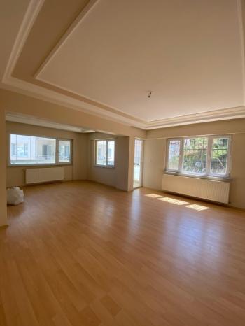 EMLAK HABERCİSİ 'NDEN MUDANYA MUDANYA YENİ MAHALLE'DE OTOPARKLI SİTEDE DENİZ GÖRÜR 2+1 ARA KAT DAİRE
