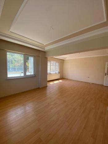 EMLAK HABERCİSİ 'NDEN MUDANYA MUDANYA YENİ MAHALLE'DE OTOPARKLI SİTEDE DENİZ GÖRÜR 2+1 ARA KAT DAİRE
