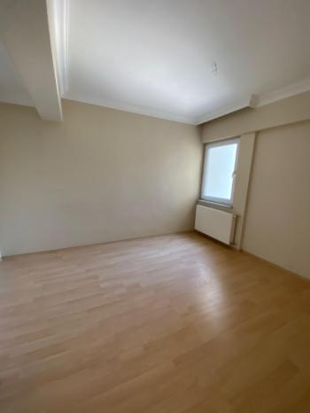 EMLAK HABERCİSİ 'NDEN MUDANYA MUDANYA YENİ MAHALLE'DE OTOPARKLI SİTEDE DENİZ GÖRÜR 2+1 ARA KAT DAİRE