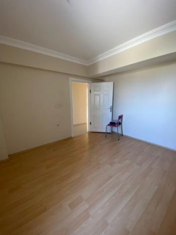 EMLAK HABERCİSİ 'NDEN MUDANYA MUDANYA YENİ MAHALLE'DE OTOPARKLI SİTEDE DENİZ GÖRÜR 2+1 ARA KAT DAİRE