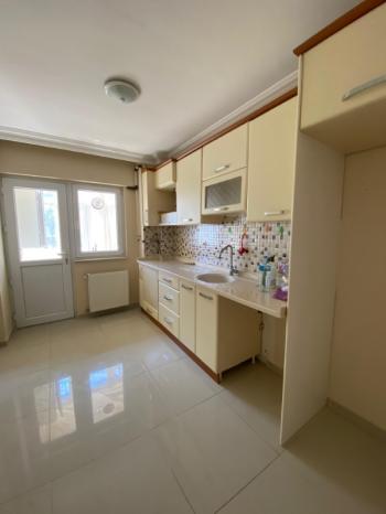 EMLAK HABERCİSİ 'NDEN MUDANYA MUDANYA YENİ MAHALLE'DE OTOPARKLI SİTEDE DENİZ GÖRÜR 2+1 ARA KAT DAİRE