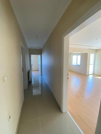 EMLAK HABERCİSİ 'NDEN MUDANYA MUDANYA YENİ MAHALLE'DE OTOPARKLI SİTEDE DENİZ GÖRÜR 2+1 ARA KAT DAİRE