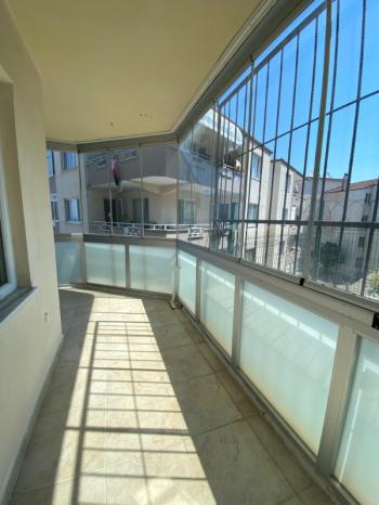 EMLAK HABERCİSİ 'NDEN MUDANYA MUDANYA YENİ MAHALLE'DE OTOPARKLI SİTEDE DENİZ GÖRÜR 2+1 ARA KAT DAİRE
