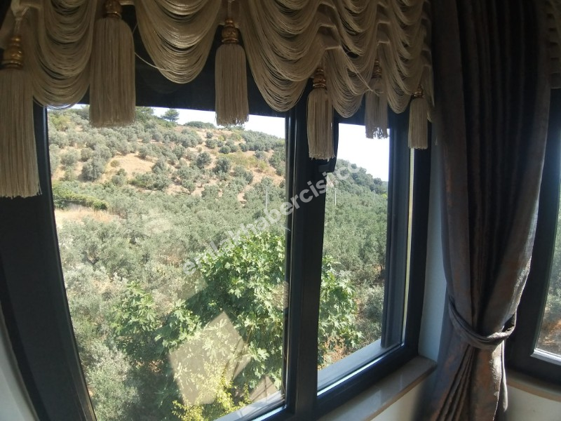 EMLAK HABERCİSİ 'NDEN MUDANYA KUMYAKA'DA 2.800 M2 ARAZİSİ OLAN SATILIK MÜSTAKİL 5+1 KONAK VE MÜŞTEMİLATI