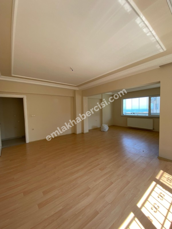EMLAK HABERCİSİ 'NDEN MUDANYA MUDANYA YENİ MAHALLE'DE OTOPARKLI SİTEDE DENİZ GÖRÜR 2+1 ARA KAT DAİRE