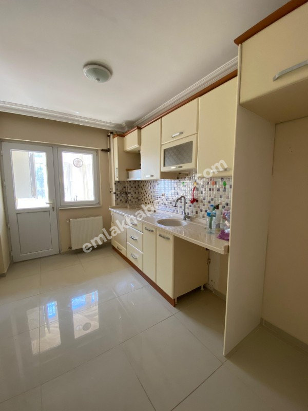 EMLAK HABERCİSİ 'NDEN MUDANYA MUDANYA YENİ MAHALLE'DE OTOPARKLI SİTEDE DENİZ GÖRÜR 2+1 ARA KAT DAİRE
