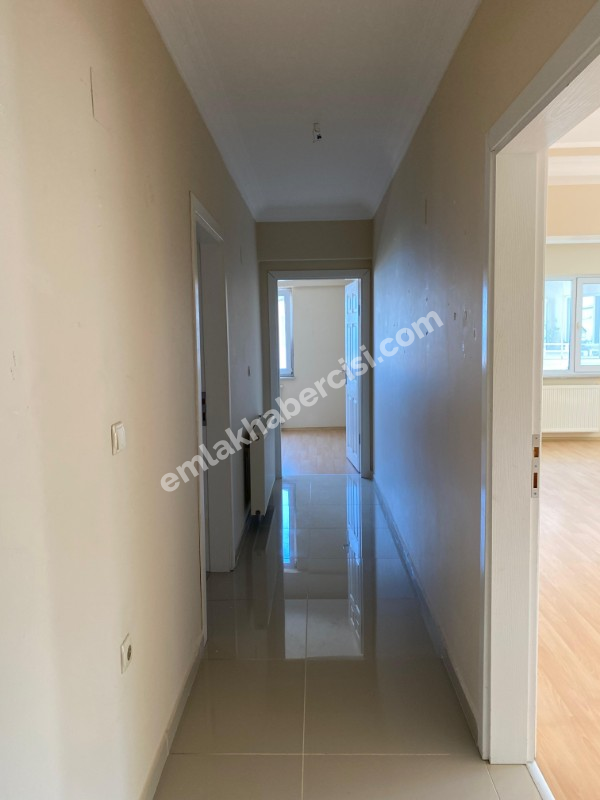 EMLAK HABERCİSİ 'NDEN MUDANYA MUDANYA YENİ MAHALLE'DE OTOPARKLI SİTEDE DENİZ GÖRÜR 2+1 ARA KAT DAİRE