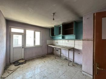 AFYON ÜÇOK EMLAKTAN FATİH MAH SATILIK BODRUM + 3 KAT KOMPLE BİNA