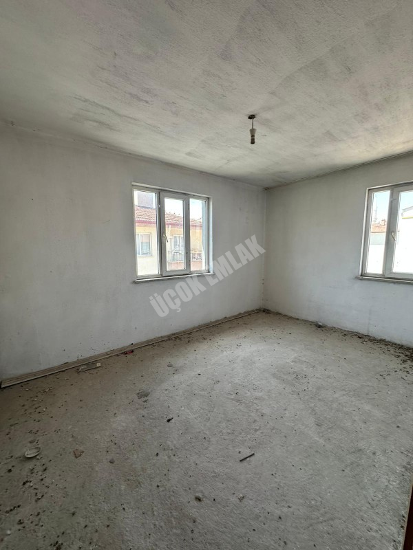 AFYON ÜÇOK EMLAKTAN FATİH MAH SATILIK BODRUM + 3 KAT KOMPLE BİNA