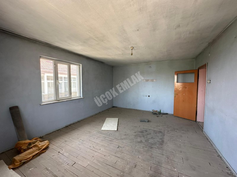 AFYON ÜÇOK EMLAKTAN FATİH MAH SATILIK BODRUM + 3 KAT KOMPLE BİNA