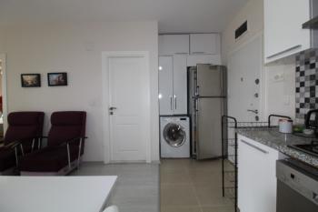 ASLAN'DAN 34. CADDE'YE YAKIN GENİŞ METRAJLI 1+1 EŞYALI DAİRE