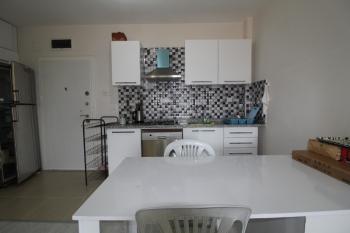 ASLAN'DAN 34. CADDE'YE YAKIN GENİŞ METRAJLI 1+1 EŞYALI DAİRE