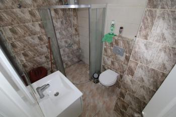 ASLAN'DAN 34. CADDE'YE YAKIN GENİŞ METRAJLI 1+1 EŞYALI DAİRE