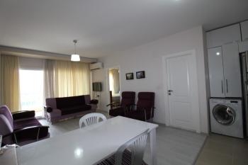 ASLAN'DAN 34. CADDE'YE YAKIN GENİŞ METRAJLI 1+1 EŞYALI DAİRE