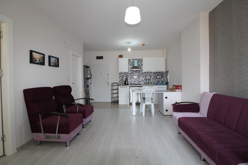 ASLAN'DAN 34. CADDE'YE YAKIN GENİŞ METRAJLI 1+1 EŞYALI DAİRE