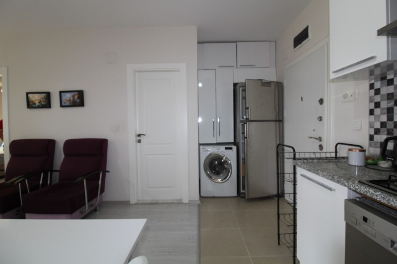 ASLAN'DAN 34. CADDE'YE YAKIN GENİŞ METRAJLI 1+1 EŞYALI DAİRE