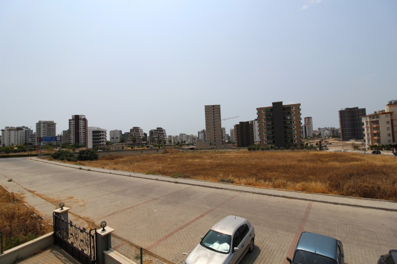 ASLAN'DAN 34. CADDE'YE YAKIN GENİŞ METRAJLI 1+1 EŞYALI DAİRE
