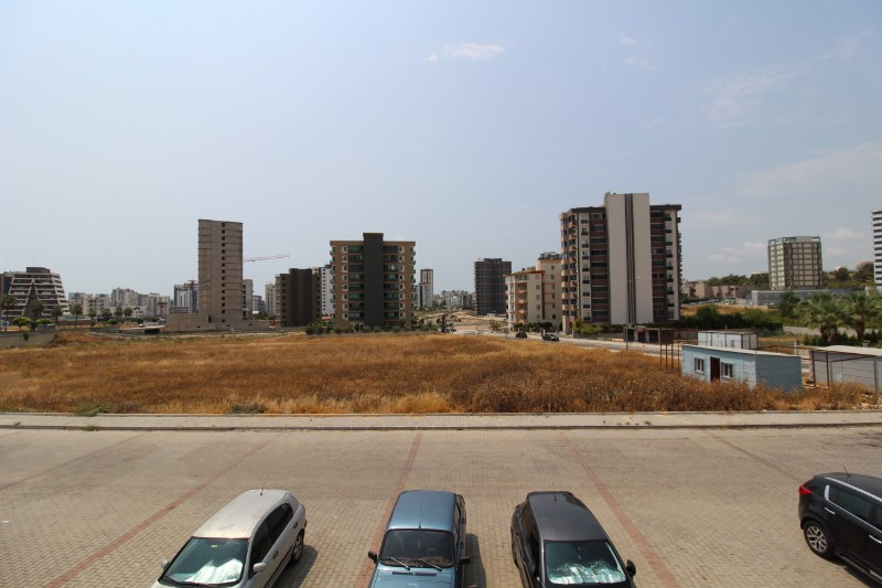 ASLAN'DAN 34. CADDE'YE YAKIN GENİŞ METRAJLI 1+1 EŞYALI DAİRE