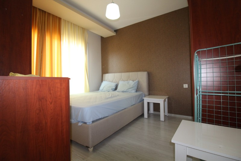ASLAN'DAN 34. CADDE'YE YAKIN GENİŞ METRAJLI 1+1 EŞYALI DAİRE