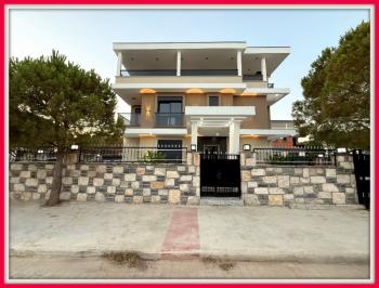 Didim Efeler Mahallesinde Satılık 4+1 Ayrı Mutfaklı Villa